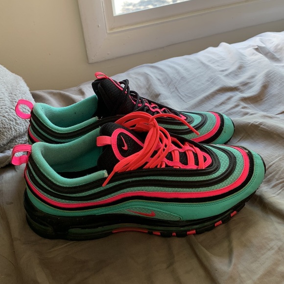 Nike - Picture 3 of 4